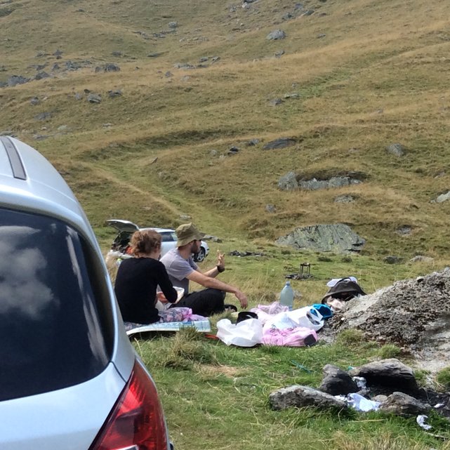 Piknik na parkingu, Trasa Transfogaraska, rumunia • foto: D. Jaworska