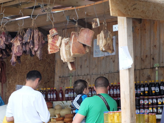 Targ na szczycie góry. Trasa Transfogaraska, Rumunia.• foto: D. Jaworska