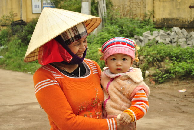 Mieszkańcy na wyspie Đảo Tuần Châu, Wietnam•foto: D. Jaworska