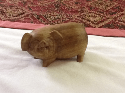 ŚWINKA ZWISŁOBRZUCHA - rękodzieło, My Son. Jej uśmiech jest radosny i szczery; będzie nam rozjaśniał trudne chwile, bo nie sposob nie usmiechnąć sie patrząc na nią.