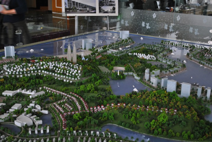 Według makiety budowy, wyspa Tuan Chau zostanie totalnie przebudowana. Zmieni się nawet kształt wyspy. Zatoka Ha Long. Wietnam. Foto: D. Jaworska